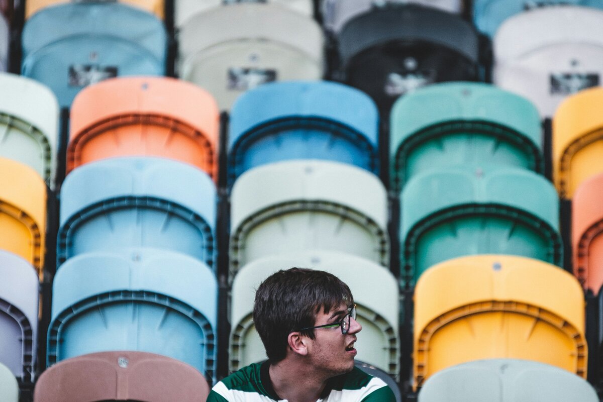 Urheilufaneja katsomossa