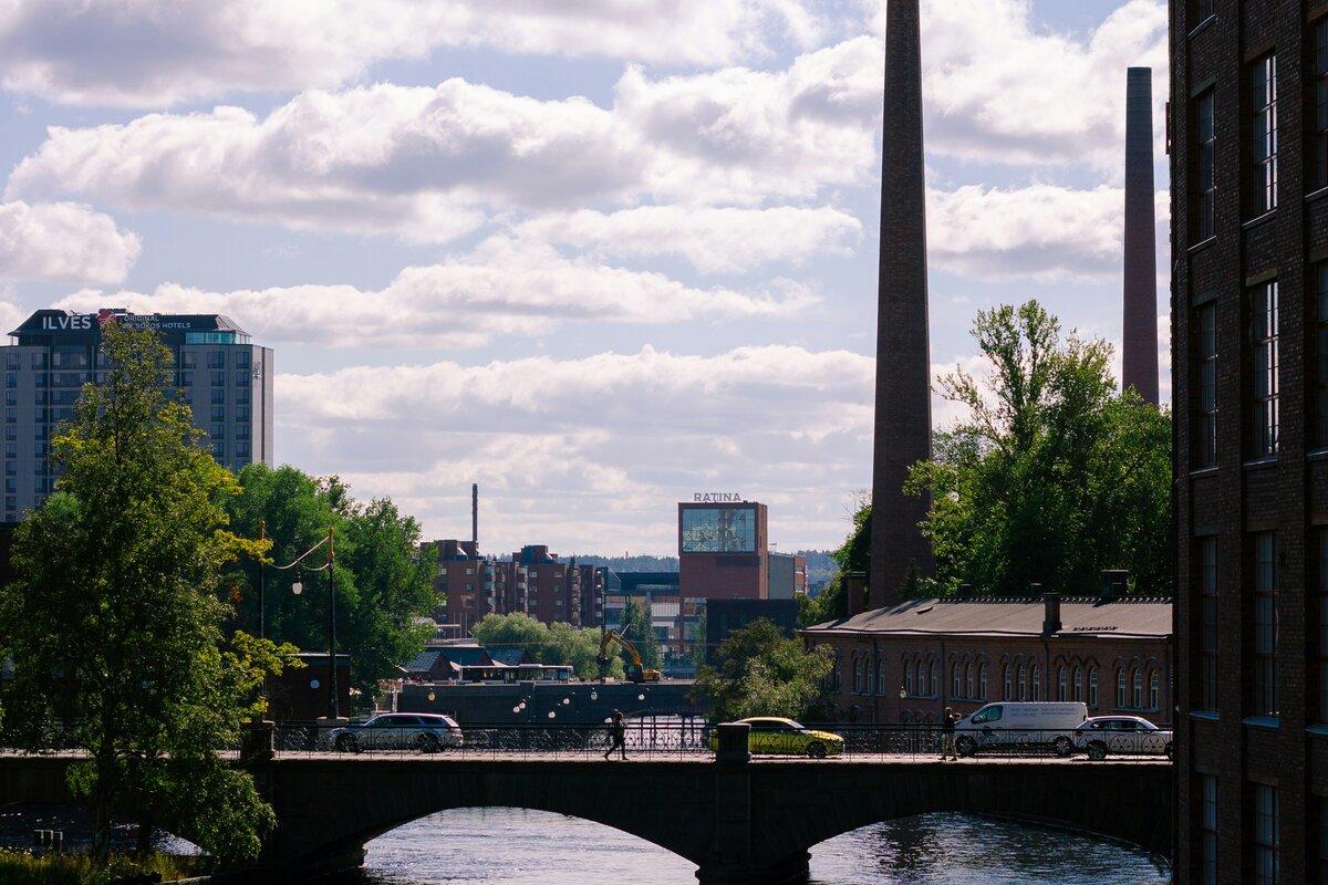 Tampereen kaupunkinäkymä illalla